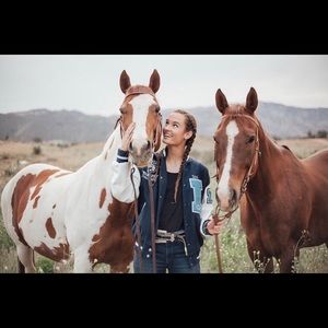 Meet your Posher, Izzi